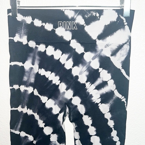PINK Victoria’s Secret Seamless Black And White Tie Dye Leggings - Picture 5 of 10